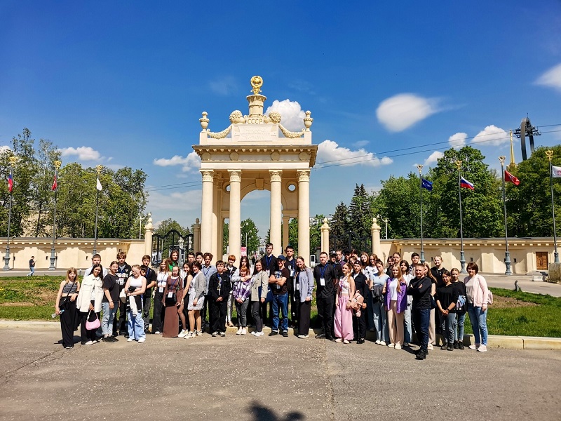 Экскурсионная поездка с медынскими пловцами в г. Москва ВДНХ..